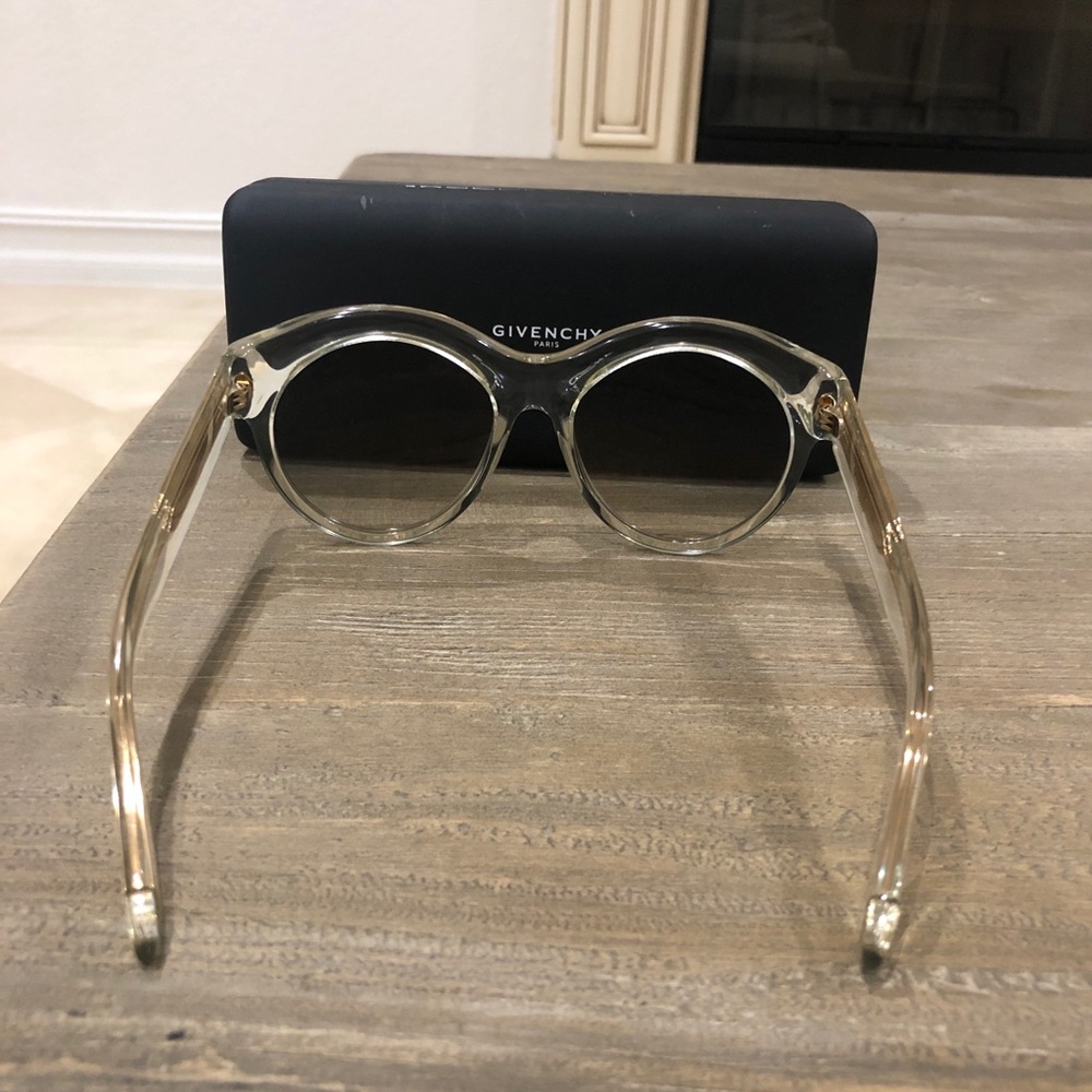 Givenchy Sunglasses Mint Condition - image 4